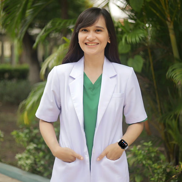 A nurse wearing The Trevit Smartwatch